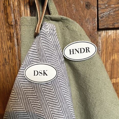 Skylt med frkortningar av orden Hnder och Disk