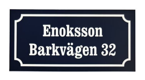 Brevldeskylt SOLBACKEN bl med vit graverad text