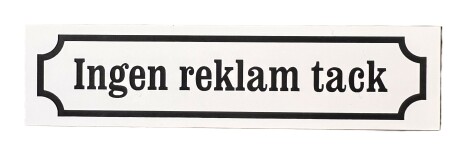 Ingen reklam tack SOLBACKEN r en vit brevldeskylt i gammaldags stil.