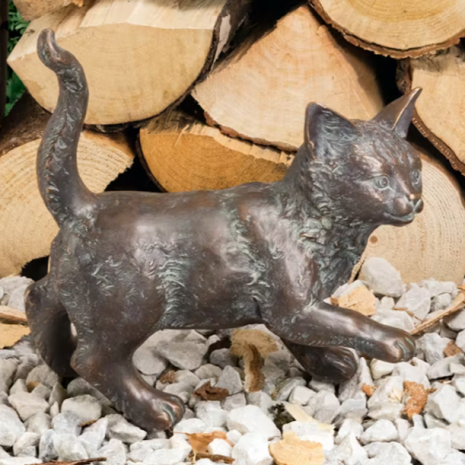 Stende kattunge, skulptur i gjuten brons